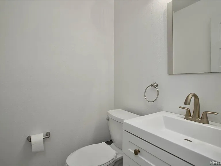 1370 S Idalia St #D — Photo 9
