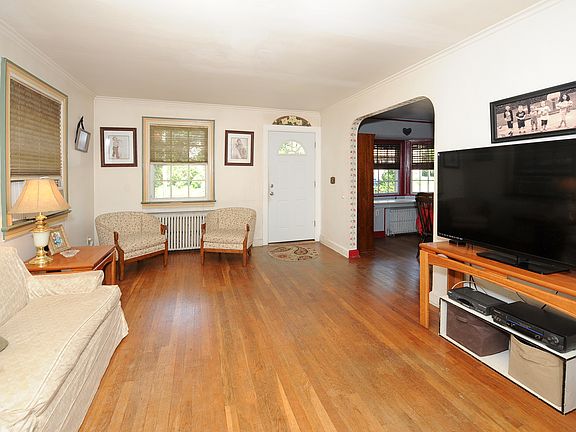 4th image of 576 Bloomfield Ave