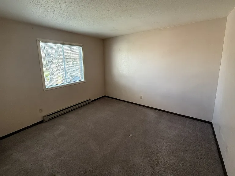 1105 N Main St — Photo 8