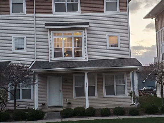 5th image of 256 Colorado Ave