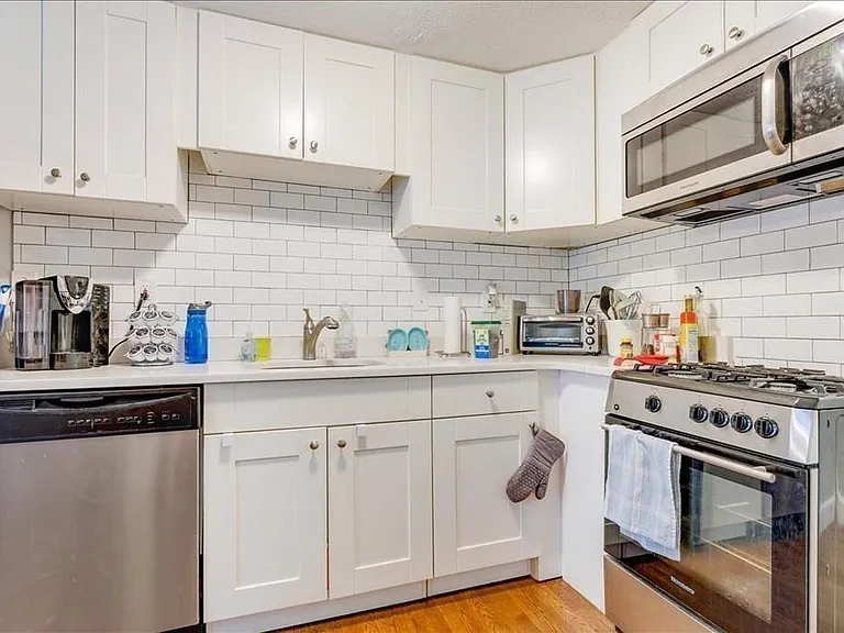 35 Melbourne St #4 — Photo 2
