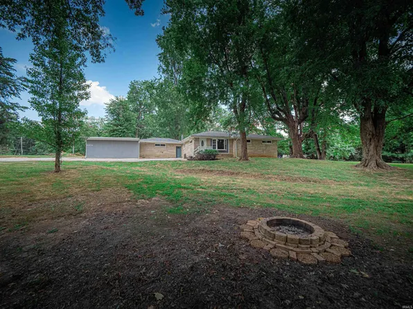 8231 Maple Ln, Evansville, IN 47725