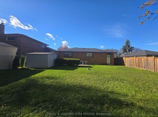 18 SE Elrose Rd W #B, Brampton, ON L6T 2C2
