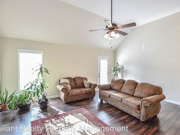 3rd image of 3628 Fox Den Ln
