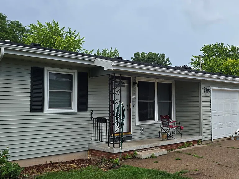 210 Bacon Ave — Photo 1