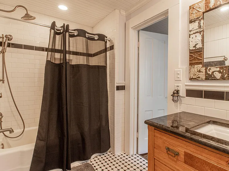1503 S Elm St — Photo 25