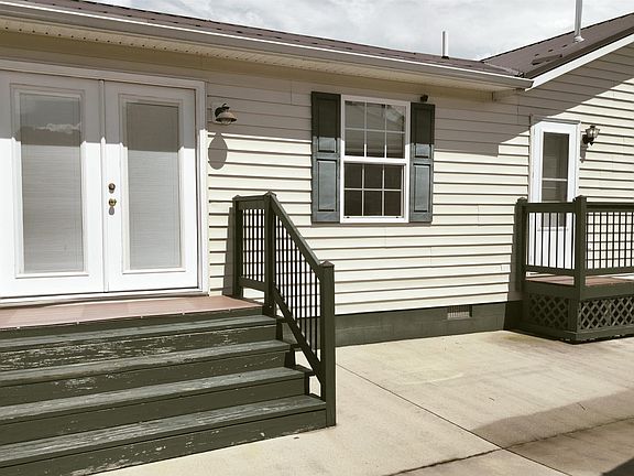 3rd image of 290 Darylene Dr