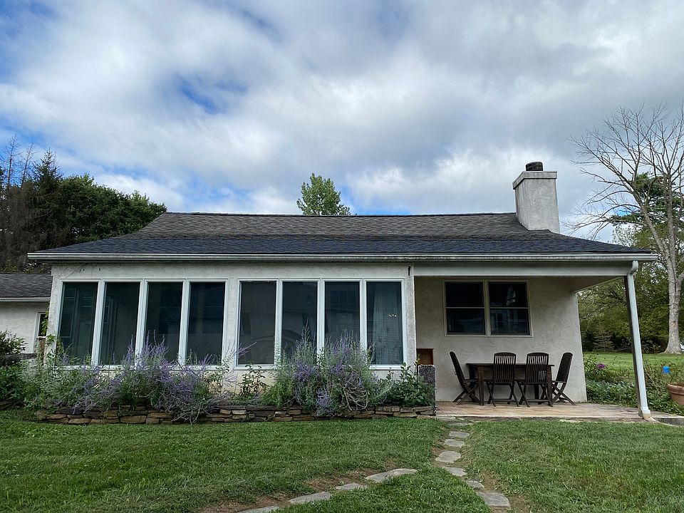 Front view of cottage