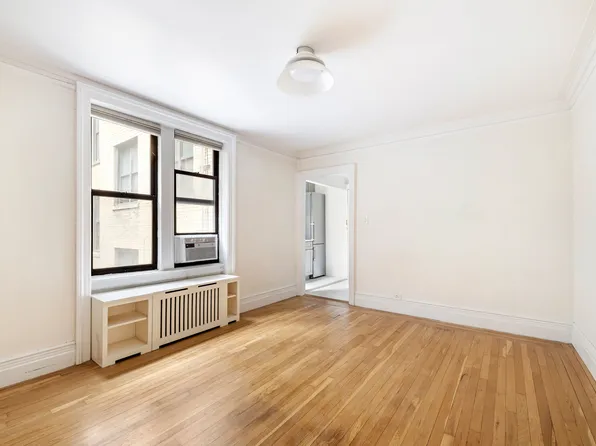 319 West 18th Street image 4 of 14