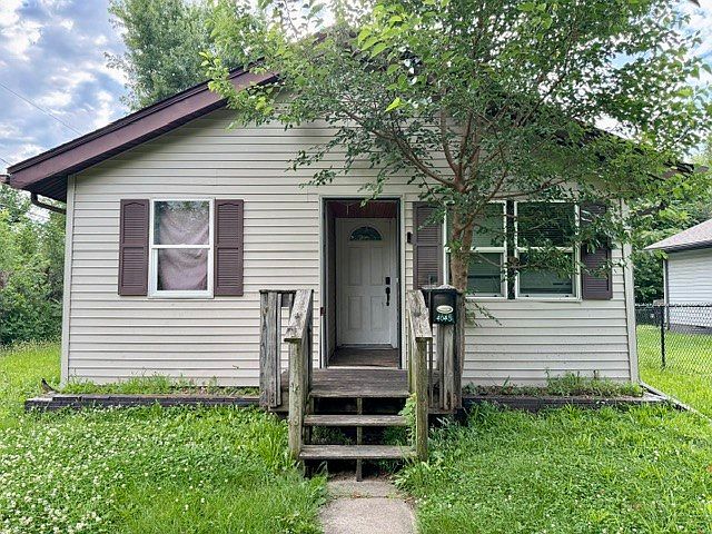 1st image of 4045 3rd St