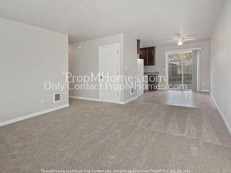 15559 NE Glisan St — Photo 3