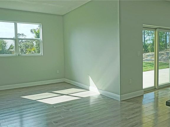 4th image of 1418 SW Glastonberry Ave