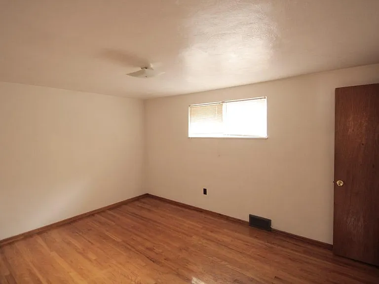 419 Franklin Ave #B — Photo 8