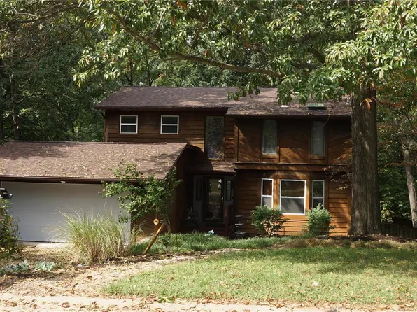 1319 Woodland Oaks Dr, Ballwin, MO 63021