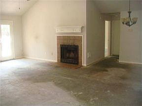 4th image of 305 Edelweiss Dr