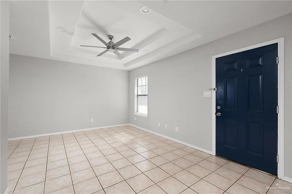 2 bed, 2.0 bath, 840 sqft, $975 — Photo 2