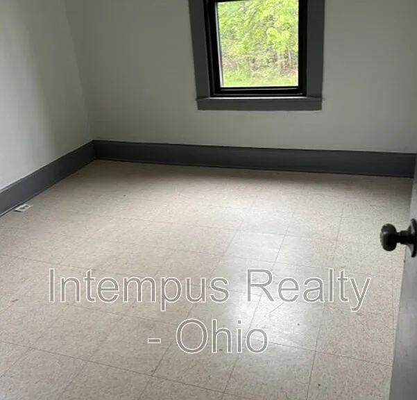 2129 Kensington Ave — Photo 6
