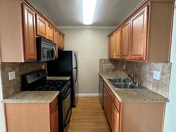 5th image of 1817 Beloit Ave #21