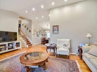 2 Cottage Ln, Springfield, NJ 07081