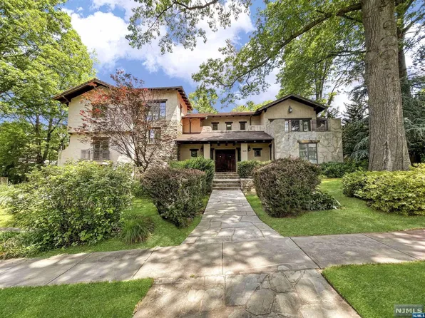 635 Norfolk St, Teaneck, NJ 07666