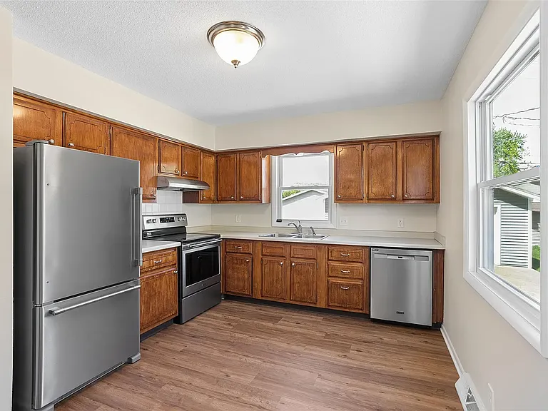 502 NE Trilein Dr — Photo 13