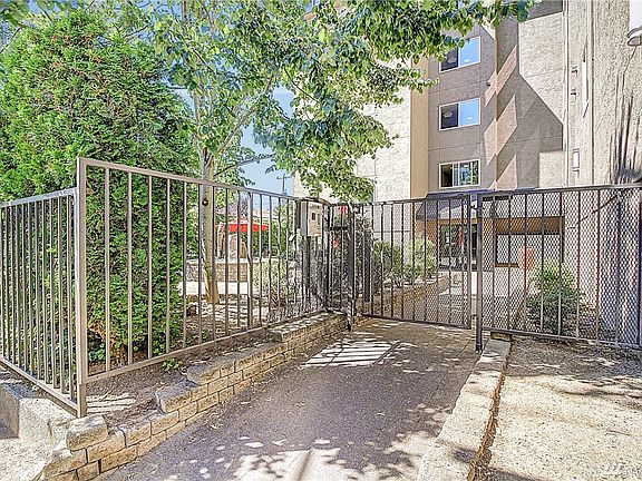 3rd image of 14300 32nd Ave NE APT 401