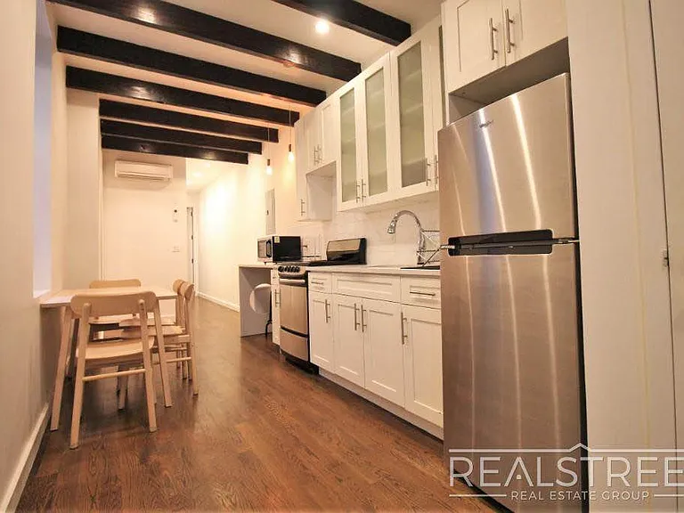 911 Jefferson Ave #1L — Photo 2