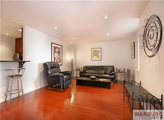 Sold by Warburg | media 9