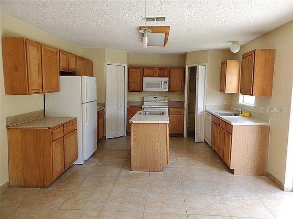 2nd image of 471 Britten Dr