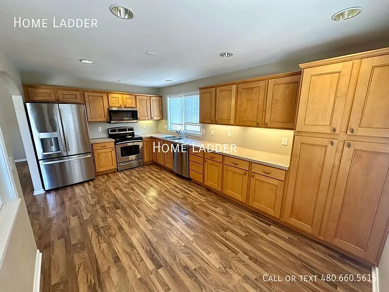 13818 N 20th St — Photo 8