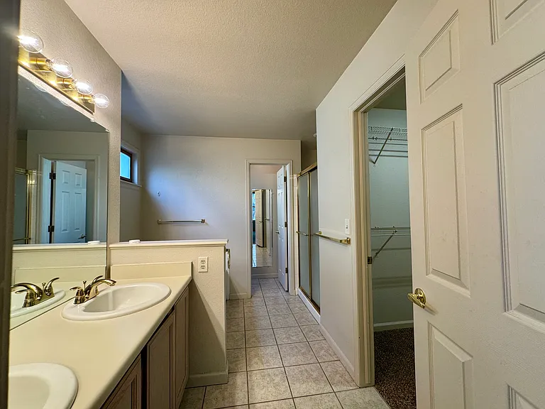 2404 S Holman Cir — Photo 11