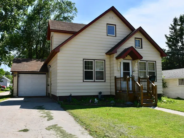 216 6th St W, Thief River Falls, MN 56701