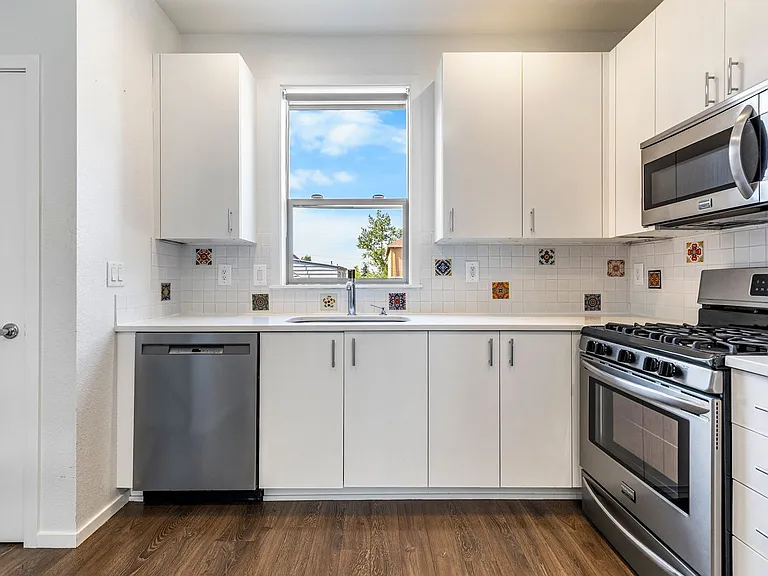 1217 N Morgan St — Photo 3