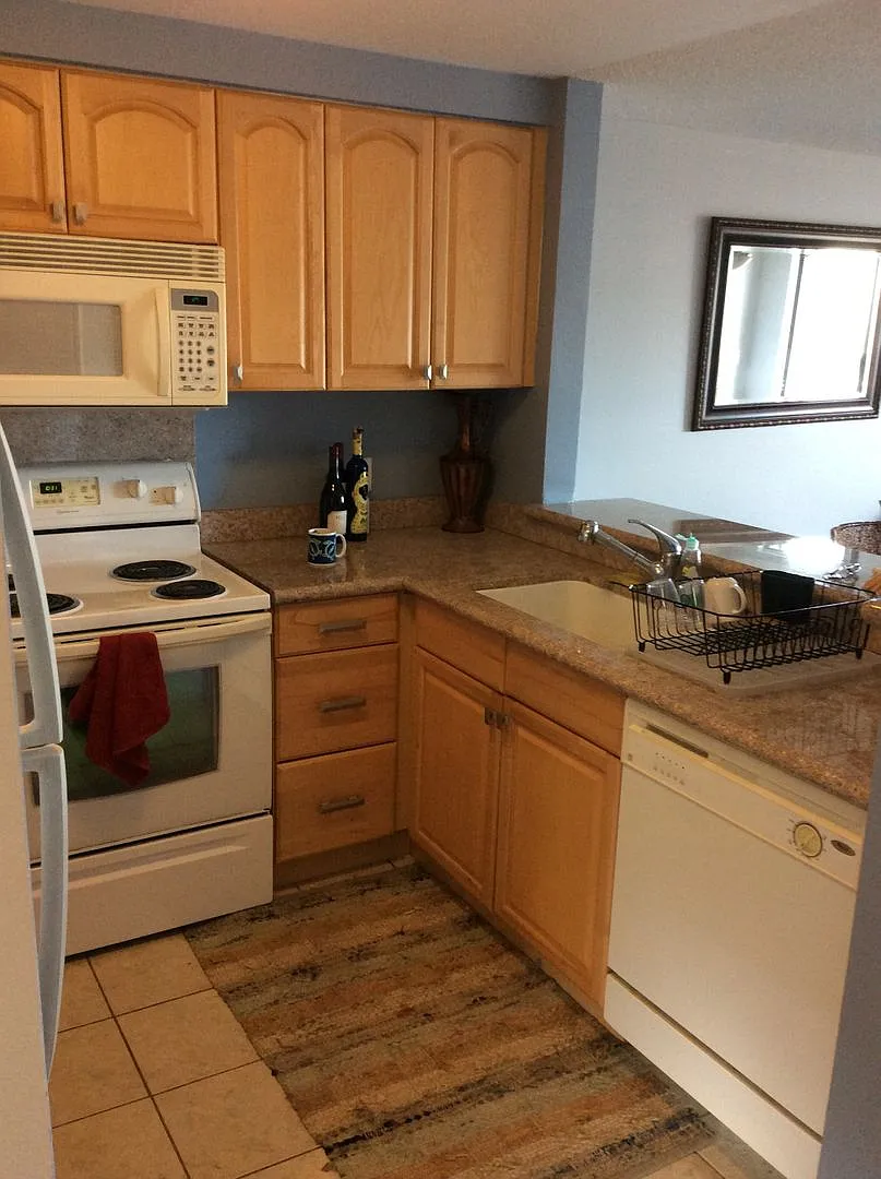 Mostly furnished upstairs 2 bed., 2 full bathroom Kihei Shores condo — Photo 4