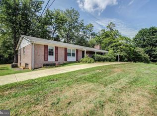 6596 Braddock Rd, Alexandria, VA 22312