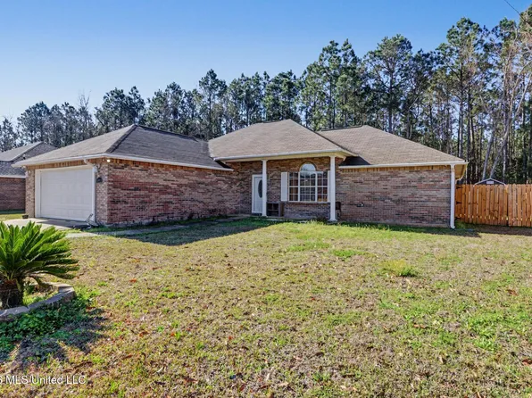 6911 Pinehurst Dr, Ocean Springs, MS 39564