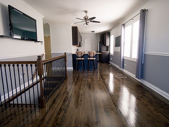 3rd image of 5707 N Melvina Ave