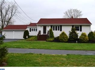 18 Woosamonsa Rd, Pennington, NJ 08534