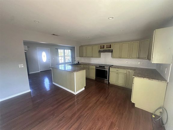 4th image of 5732 Emilia Way