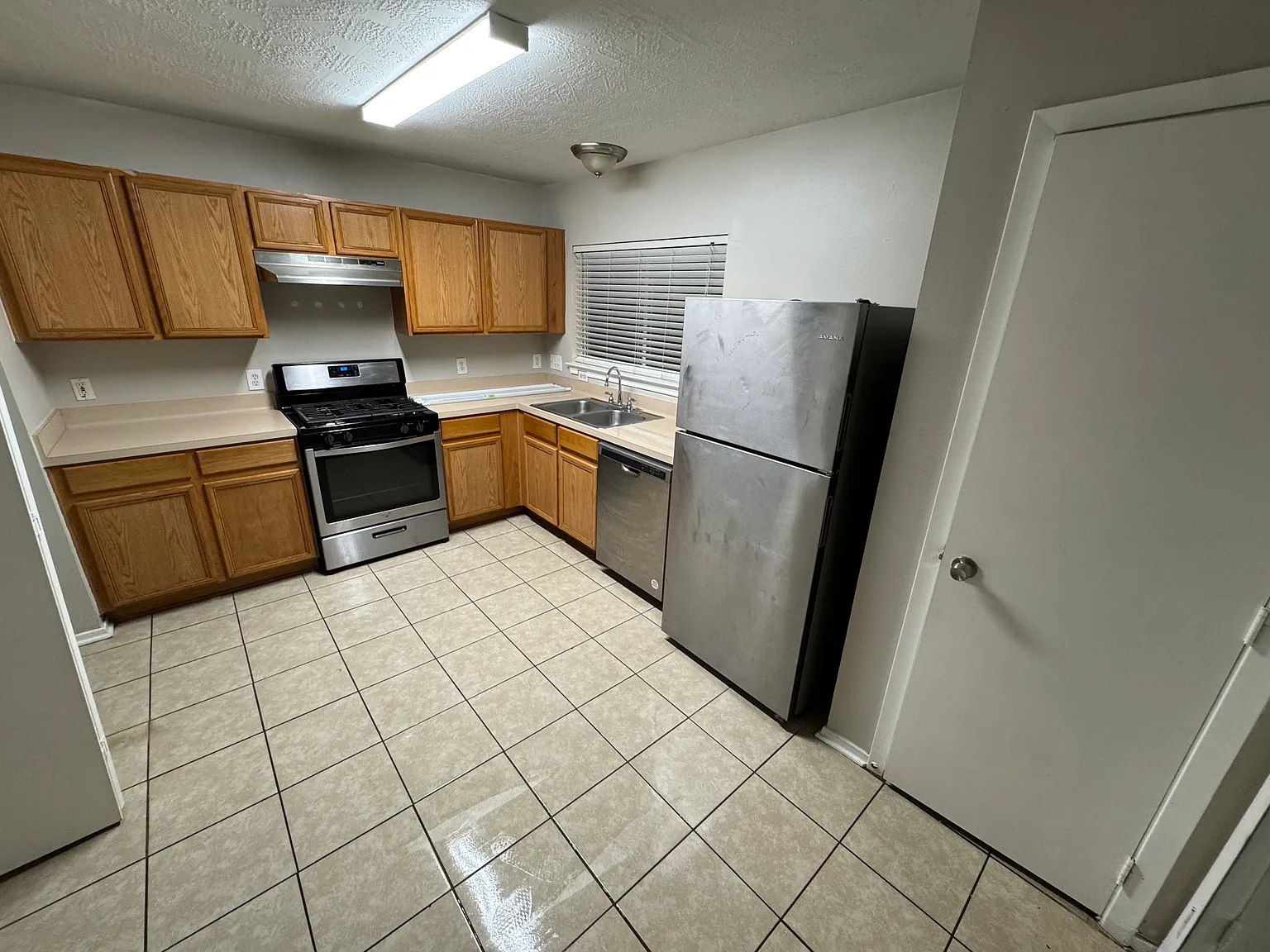 3 bed, 2.5 bath, 1247 sqft, $1,750 — Photo 4