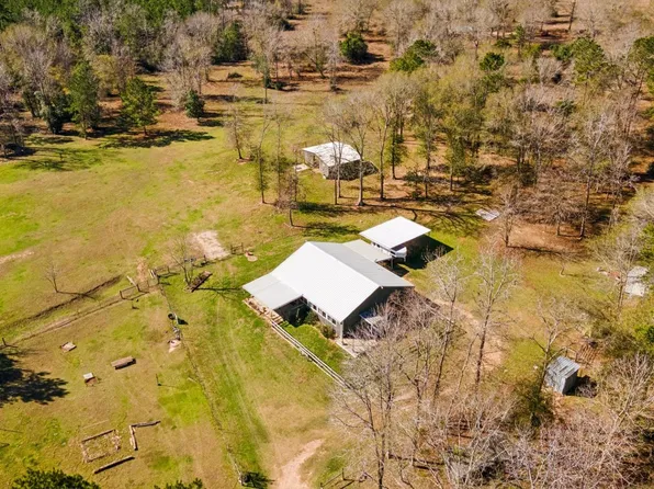 392 Robert E Lee Ln, Livingston, TX 77351