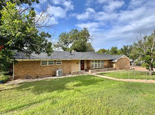 1011 E Connell St, Breckenridge, TX 76424