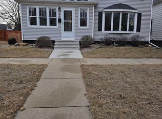 603 E Butler St, Manchester, IA 52057