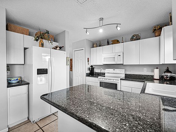 3rd image of 251 W Forest Oak Circle