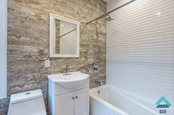 Rented by Greenrock Management | media 19