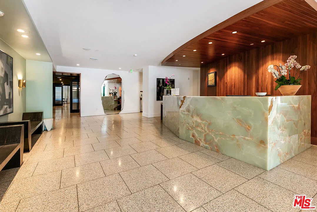 2 bed, 2.5 bath, 1740 sqft, $10,000 — Photo 2