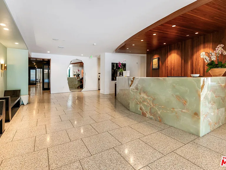 10777 Wilshire Blvd #405 — Photo 2