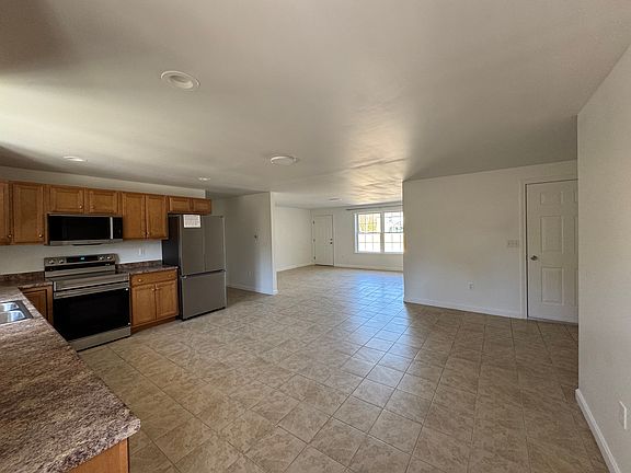 4th image of 30 Rivers Edge Rd Unit 2