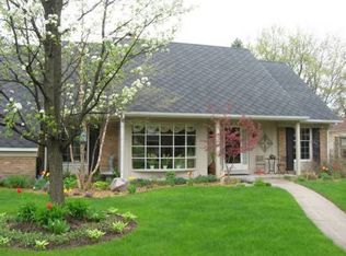 300 Eda Ct, Essexville, MI