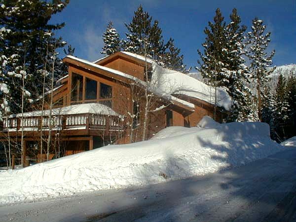 1st image of 680 Saddlehorn Dr
